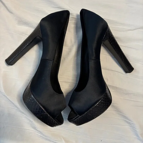 Tory Burch Peep Toe Heels + Dust Bag 6.5 Black - Picture 4 of 16